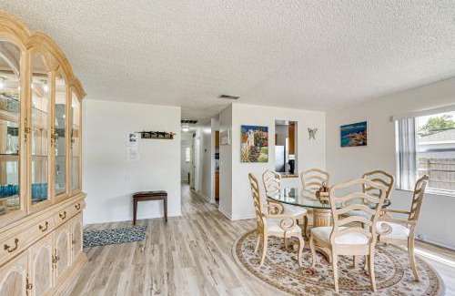 Silver Springs Shores Maison | 10 Mi to Dtwn Ocala Dog-Friendly Home with Fire Pit