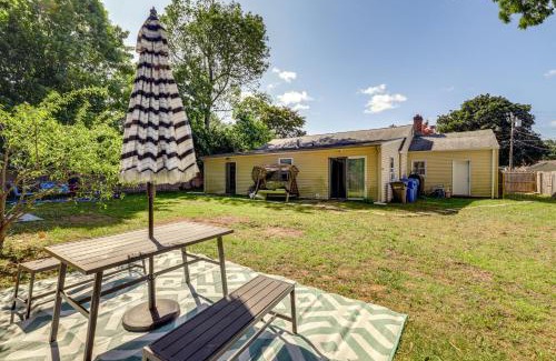 Central Manchester Maison | 10 Mi to Hartford Family Home with Yard