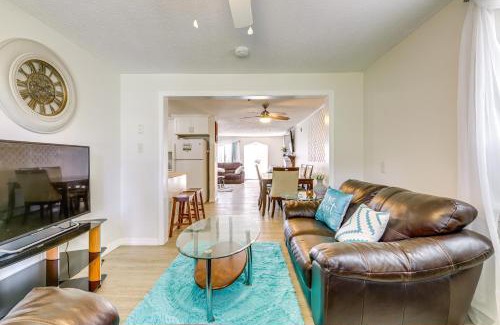 Central Manchester Maison | 10 Mi to Hartford Family Home with Yard