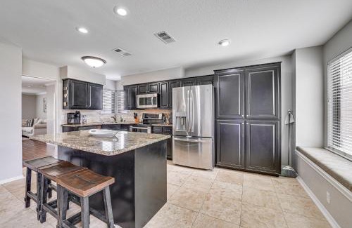 North Central Carrollton Maison | 10 Mi to Lake Lewisville Carrollton Home with Pool