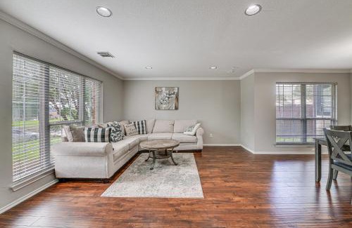 North Central Carrollton Maison | 10 Mi to Lake Lewisville Carrollton Home with Pool