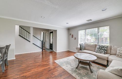 North Central Carrollton Maison | 10 Mi to Lake Lewisville Carrollton Home with Pool