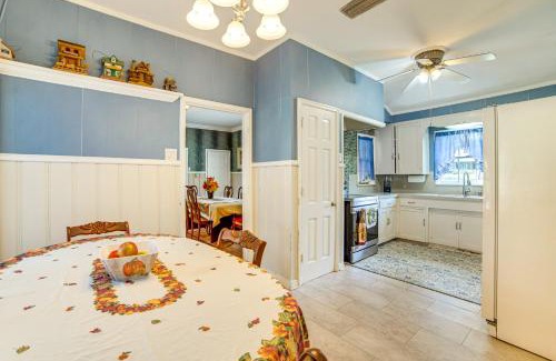 Flint Maison | 10 Mi to Lake Palestine Countryside Group Getaway