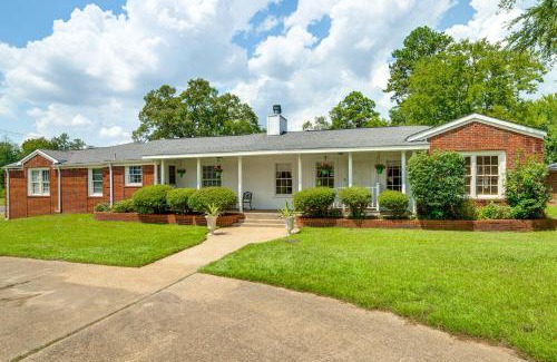 Flint Maison | 10 Mi to Lake Palestine Countryside Group Getaway