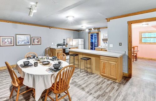 Granger Maison | 10 Mi to Notre Dame: Family Retreat in Granger