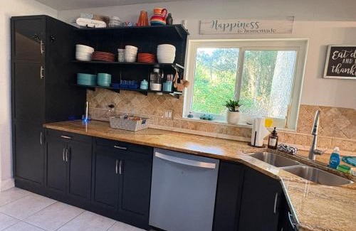 Palm Harbor Maison | 10 Min from Beach, Private Pool with Lanai Palm Coast Family Home