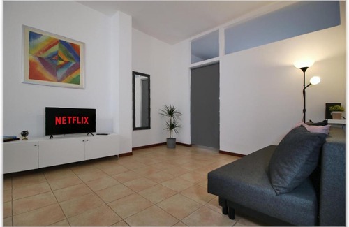 Millefonti Appartement | [10 min metro] Palavela Suite