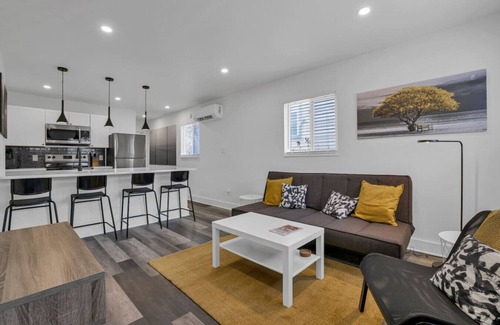 Near East Columbus Maison | 10 Min to Airport | Modern | Workspace | Unit D