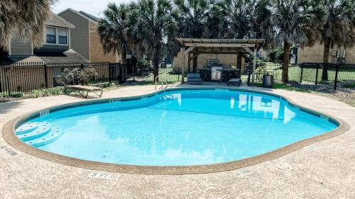 Northwest Corpus Christi Appartement | 10 Min to Downtown - Pet-friendly, TV with Parking
