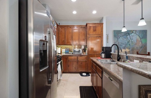 Hillcrest Maison | 10 Min to the Zoo and Beach! | Tropical Townhome