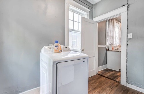 Memphis Maison | 10 Min to U of Memphis-Rozelle Retreat Right Unit