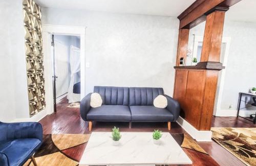 Cheektowaga Appartement | 10 Mins to Airport Apt with King Beds