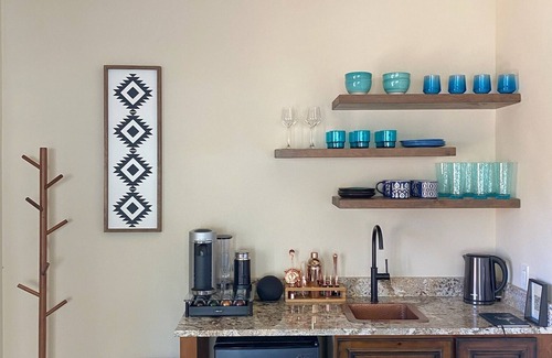 Cave Creek Maison | 10 Minute Walk to Downtown Cave Creek Restaurants, Night Life and Shops