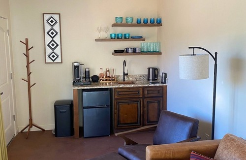 Cave Creek Maison | 10 Minute Walk to Downtown Cave Creek Restaurants, Night Life and Shops