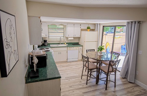 Port Orange Maison | 10 minutes drive from the beach! Close to popular attractions and the Speedway.