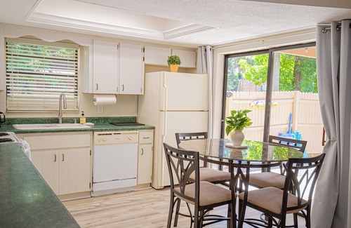 Port Orange Maison | 10 minutes drive from the beach! Close to popular attractions and the Speedway.
