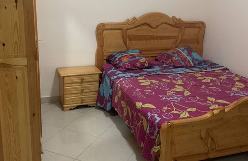 Quartier Al Boustane. Appartement | À 10 minutes de la plage et de la corniche de la ville!