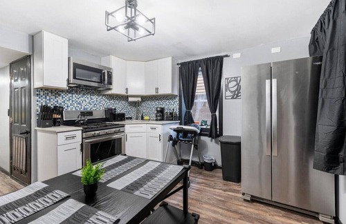 Little Village Appartement | Large 4 Bedroom - 3 King Beds