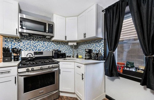 Little Village Appartement | Large 4 Bedroom - 3 King Beds