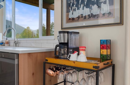 Missoula Maison | 10 minutes to DT! Relax & enjoy Montana's beauty—now offering mid-term rentals!