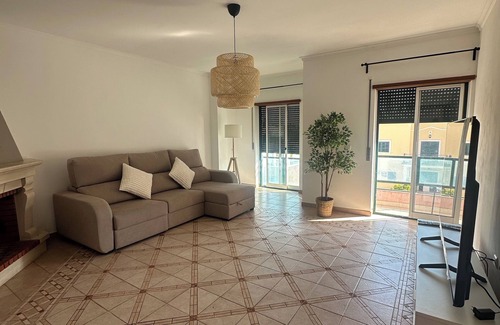 Alcochete Appartement | 10 minutes to the beach 20 minutes to the centre of Lisbon,2 bedroom APT Montijo