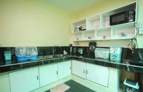 Las Pinas Maison | 10 Pax Home near Sipag Villar w Netflix Videoke