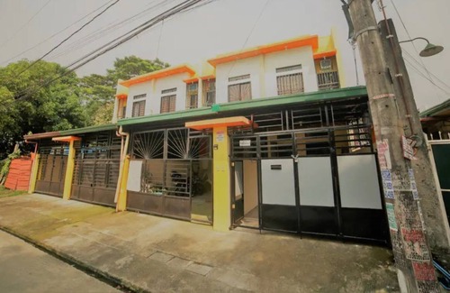 Las Pinas Maison | 10 Pax Home near Sipag Villar w Netflix Videoke