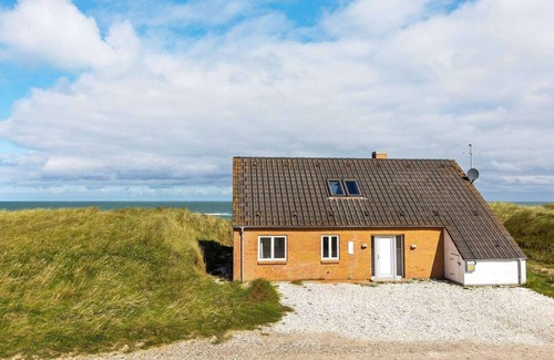 Lild Strand Maison | 10 person holiday home in Frøstrup