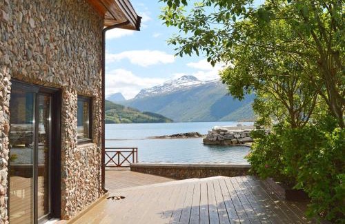 Eidsvag Maison | 10 person holiday home in EIDSVÅG-By Traum