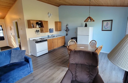 Northeastern Michigan Station Balnéaire | #10 Thomas' Parkside Cottages, 1 BR Lake Huron walk out, downtown Oscoda