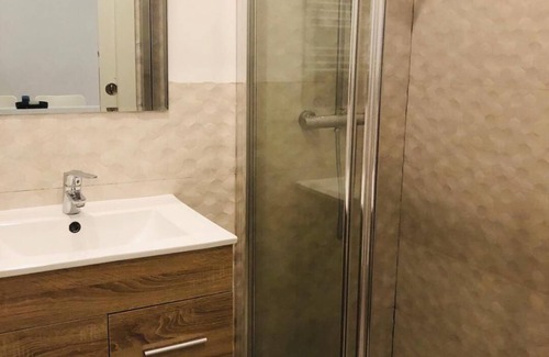 Cuatro Caminos Appartement | 10' walk to Bernabeu max 8P, 3Bedr, 1sofa, 2bath