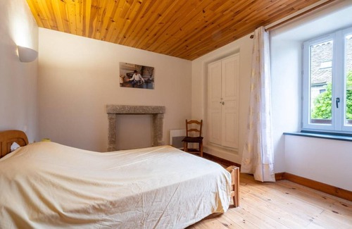Saint-Laurent-de-Muret Maison | 100 m² Gîte ∙ 3 chambres ∙ 6 personnes