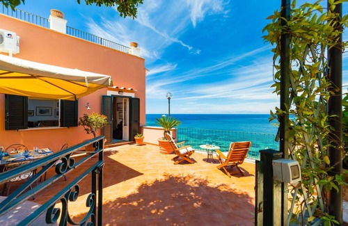 Casamicciola Terme Appartement | 100 m² Appartement ∙ 3 chambres ∙ 6 personnes
