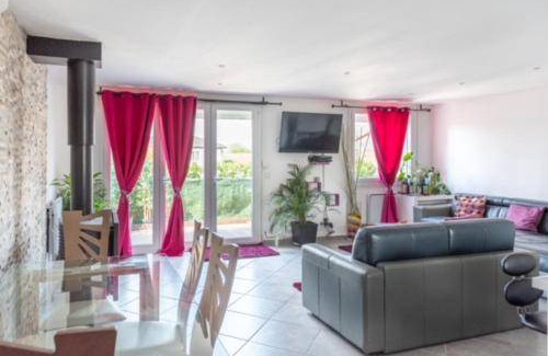 Meyzieu Appartement | 100 m² Appartement ∙ 1 chambre ∙ 10 personnes