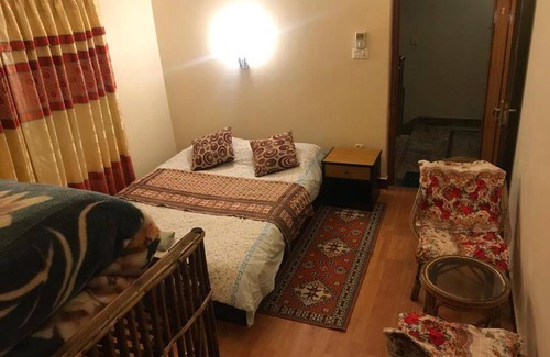 Pokhara Auberge | 100 m² Auberge de jeunesse ∙ 3 personnes