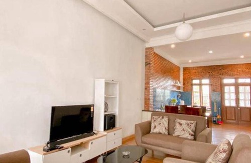Dieng Kulon Station Balnéaire | 100 m² Résidence de vacances ∙ 3 chambres ∙ 8 personnes