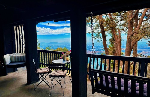 Crestline Chalet De Ski | 100-Mile-Views-Fire Pit-Peaceful-Romantic-Secluded-Dogs yes