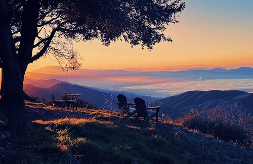 Crestline Chalet De Ski | 100-Mile-Views-Fire Pit-Peaceful-Romantic-Secluded-Dogs yes