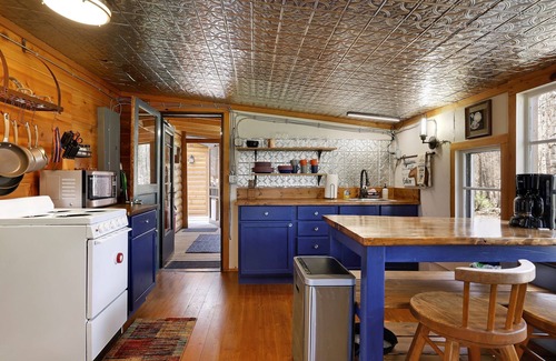Hackensack Cabine | 100+ Remodeled Log Cabin-lake access-private dock