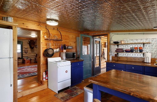 Hackensack Cabine | 100+ Remodeled Log Cabin-lake access-private dock