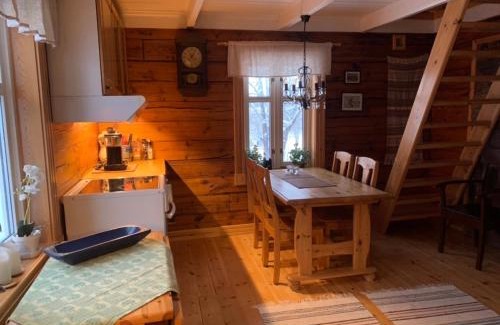 Kvaloya Maison | 100 Years Old Norwegian Log House in Tromsø