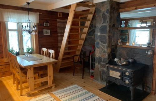 Kvaloya Maison | 100 Years Old Norwegian Log House in Tromsø