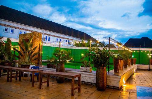 Igwuruta Hôtel | 1000 m² Hôtel ∙ 3 personnes
