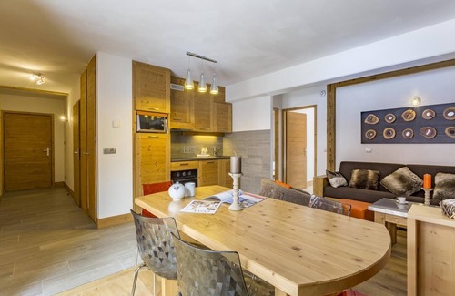 Les Brevieres Appartement | 100m from ski lifts, fitness, swimming pool, sauna, hammam, balcony, tv, 80m², Tignes