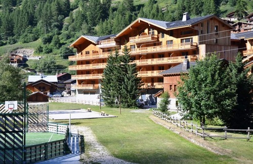 Les Brevieres Appartement | 100m from ski lifts, fitness, swimming pool, sauna, hammam, balcony, tv, 80m², Tignes