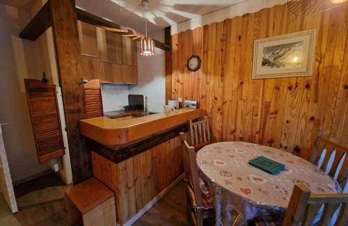 Les Deux Alpes Appartement | 50m du centre station, 1er étage, vue pistes de ski, balcon, télévision, casier à ski, 32m²