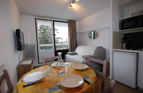 Chamrousse Appartement | À 100m des pistes de ski, 2ème étage, balcon, télévision, 24m², Chamrousse