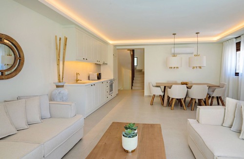 Rethymno Villa | 100 m de la plage, bain à remous, piscine, ping-pong, sauna et salle de gym, chaises longues privées!