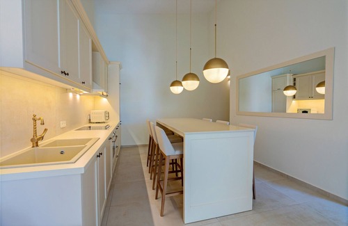 Rethymno Villa | 100 m de la plage, piscine pour enfants, ping-pong, sauna et salle de gym, chaises longues privées!