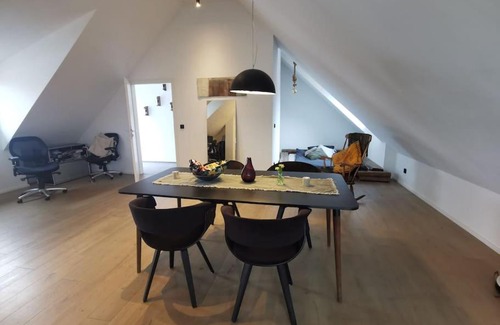Thuengersheim Appartement | 100m² Office Loft 10 Min von Würzburg Stadtmitte